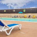 In With Heated Swimming Pool Дом отдыха Lonnes